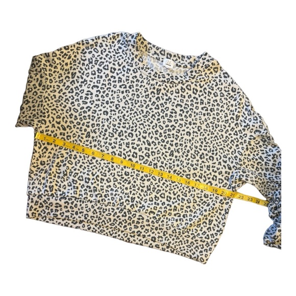 2/$20 Nue Garage Woman’s XS Leopard Print Top - Picture 3 of 9